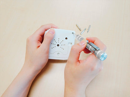 銀色の工具ペン 6147